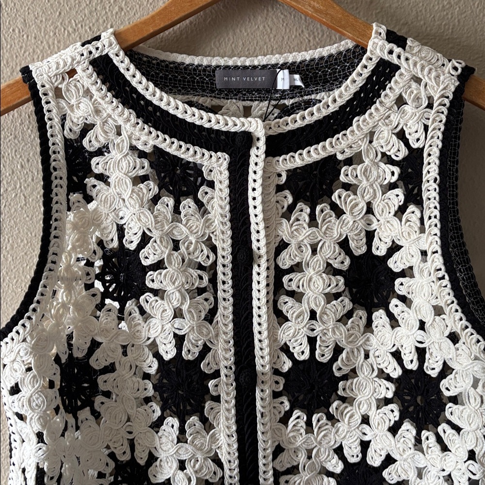 Mint Velvet Crocheted Vest Black Off-White Medium Button up Scalloped Edges NWT - Picture 4 of 9
